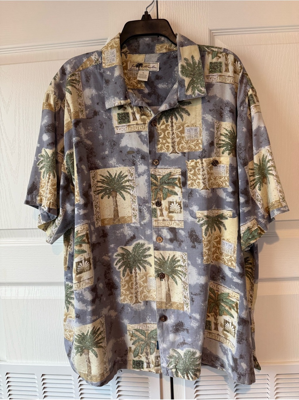 Joe Marlin Men’s Hawaiian Short Sleeve Button-Up Shirt.  Size Large.
